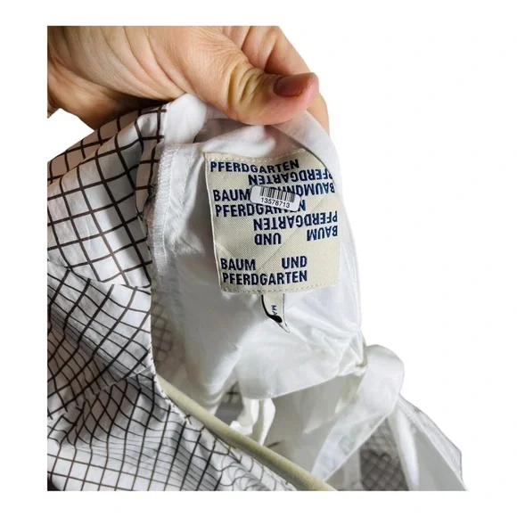 Baum und Pferdgarten
Adalane Puff-Sleeve Dress - Picture 8 of 9